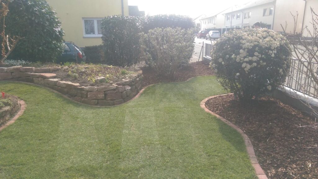 Gartenservice und Gartenpflege: Pflanzschnitt, Bewässerung, Baumpflege, Heckenschnitt